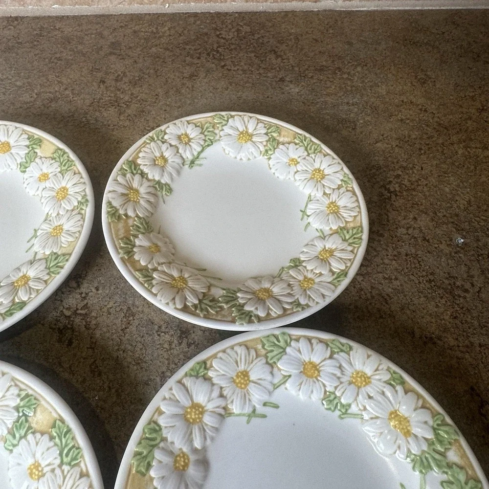 Vintage 1960's Poppytrail Metlox Sculptured Daisy Bread Plates Set Of 4 USA